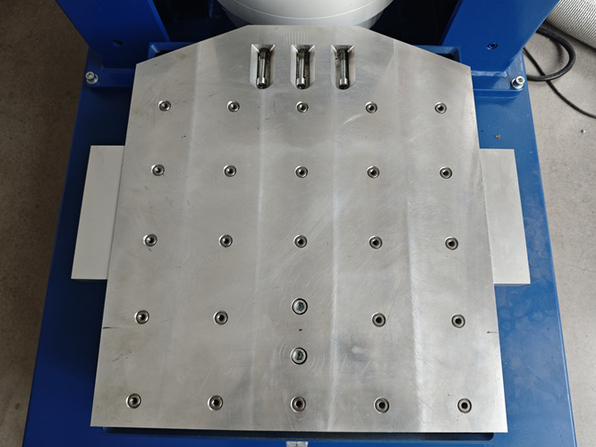 垂直+水平振動試驗裝置技術(shù)方案(圖2) 垂直+水平振動試驗裝置技術(shù)方案(圖2)