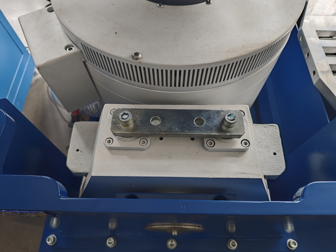 垂直+水平振動試驗裝置技術(shù)方案(圖3) 垂直+水平振動試驗裝置技術(shù)方案(圖3)