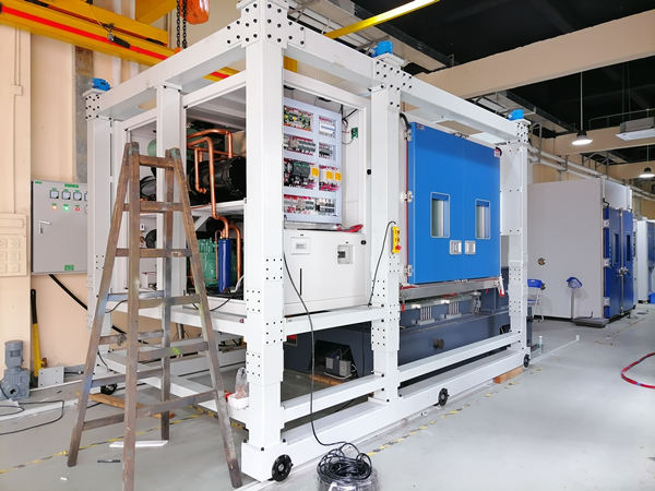 三綜合試驗(yàn)箱(圖1)